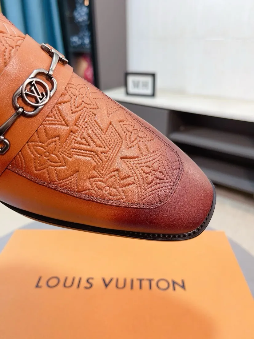 Men's men's shoes 💰500🌸🌸 [Louis Vuitton (LV)] High-end business formal leather shoes 🍀 luxurious and elegant style, both practicality and style, professional focus on details and quality, counter original 1⃣️: 1⃣️ ultra-accurate reproduction 👍🏻! Material: The upper is made of imported original calfskin➕imported Italian cowhide leather. Original anti-slip and wear-resistant outsole! Code number: 38--44 (45 customized)